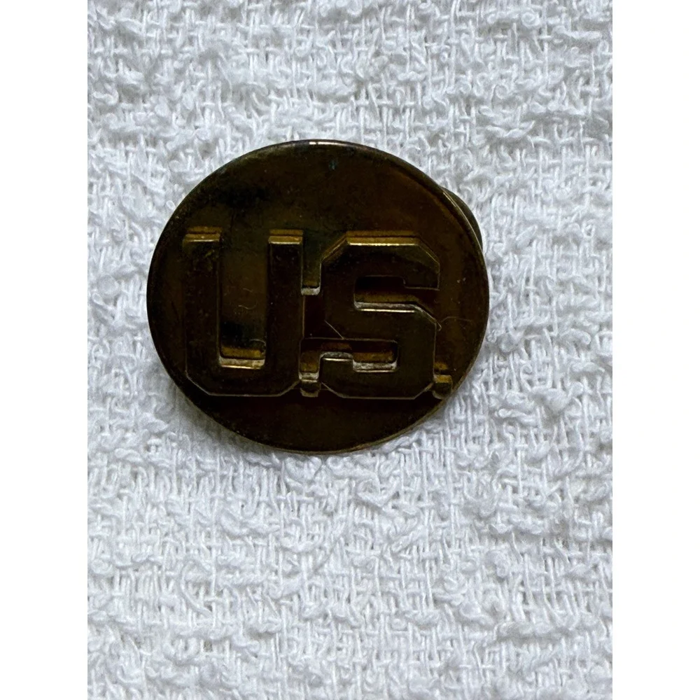 Vintage US Army Military Pinback Hat Lapel Pin US‎ Insignia Gold Tone